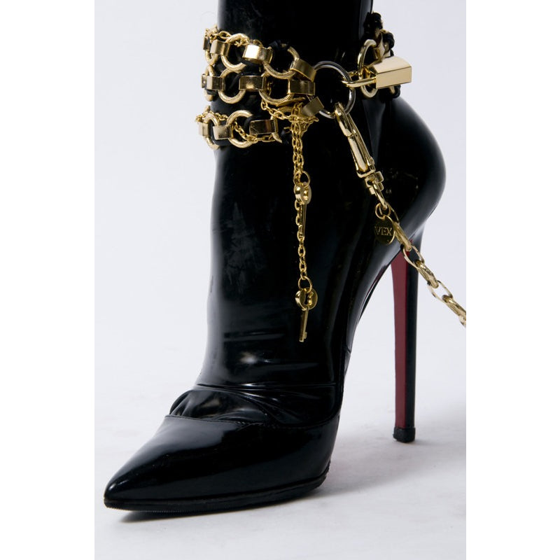 Interlock ankle cuffs detail